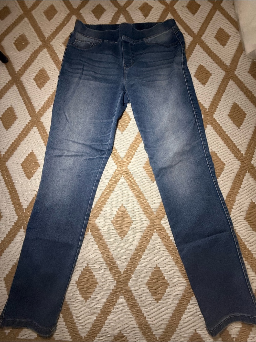 Classic Straight-Leg Women's Jeans in Dark Blue Wash